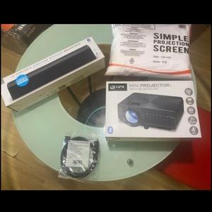 GPX portable mini movie projector. Use for Camping/Backyard Parties! MAKE OFFER!